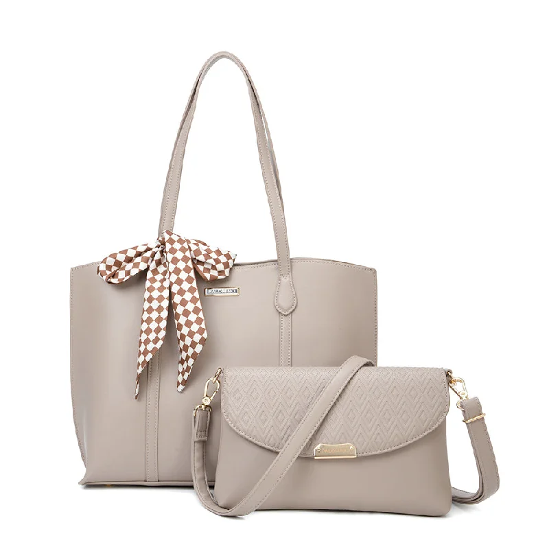 Quilted Tote Bag in Cream with Silver Hardware for a Classic and Sophisticated StylePalomino Stevia Totebag - Khaki